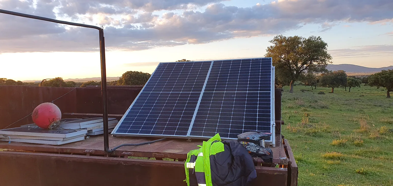 Placas solares de un bombeo para sondeo