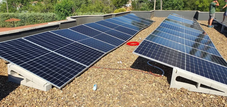 Instalación fotovoltaica en la piscina municipal de Brazatortas – ELECTROZ Ingeniería