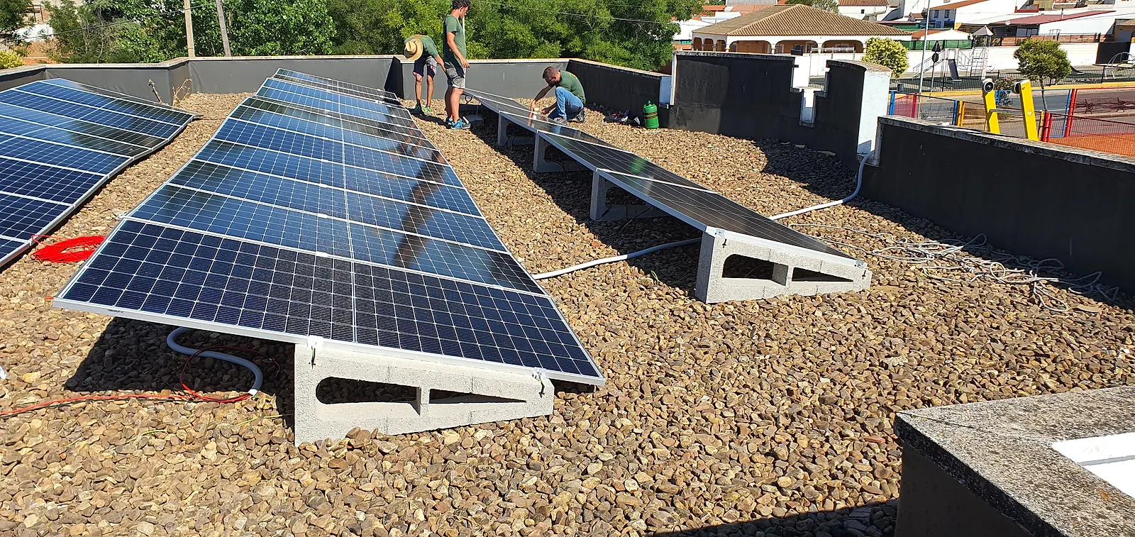 Instalación fotovoltaica de la piscina municipal de Brazatortas