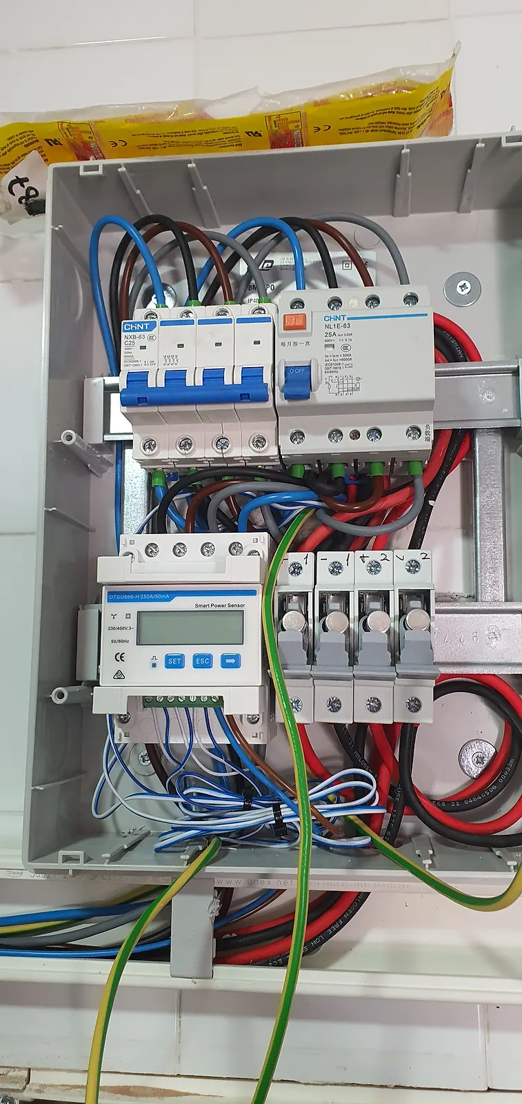 Instalación fotovoltaica en la piscina municipal de Brazatortas